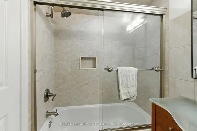 Additional image 35 of 24 Meander Clse