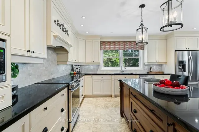 Additional image 11 of 196 Dundas St