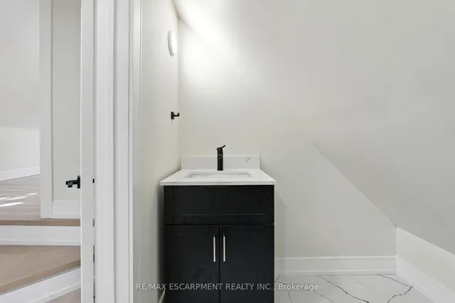 Additional image 35 of 9 ALICE St