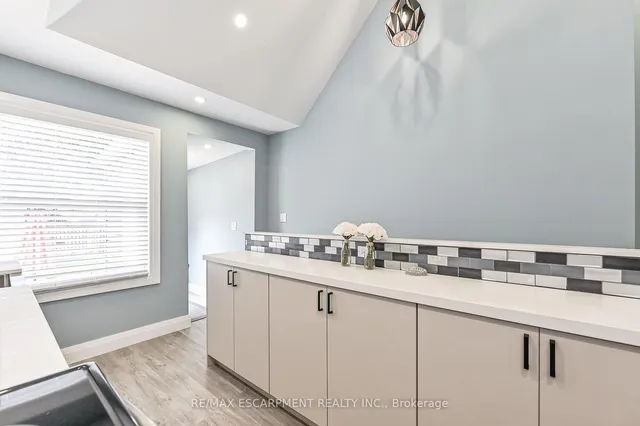 Additional image 16 of 95 Houghton Ave