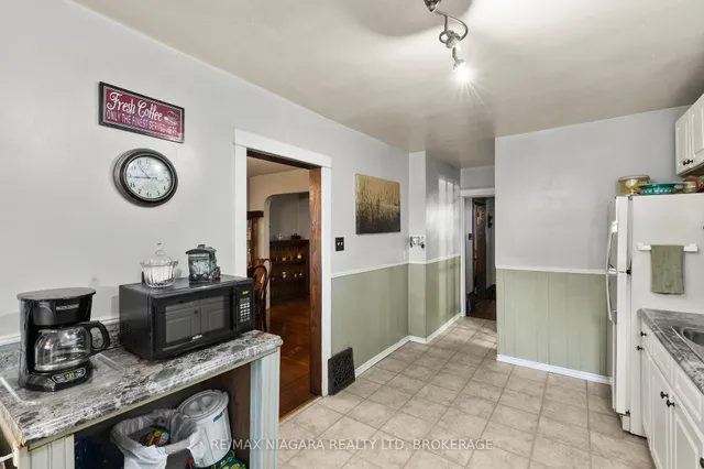 Additional image 18 of 154 Melrose Ave