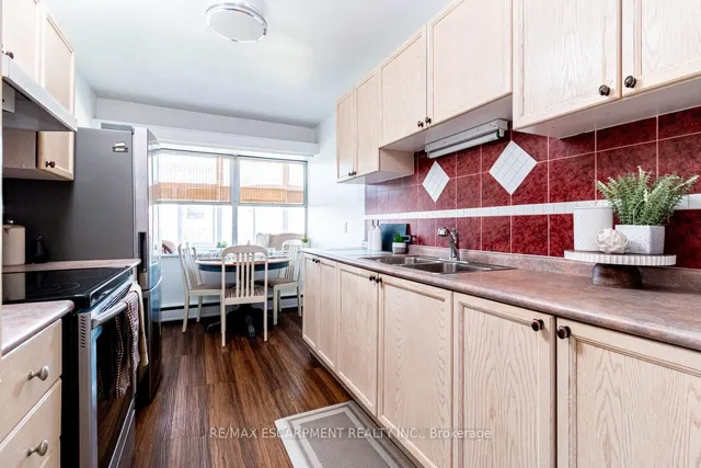 Additional image 10 of 824 Brant St Unit 8