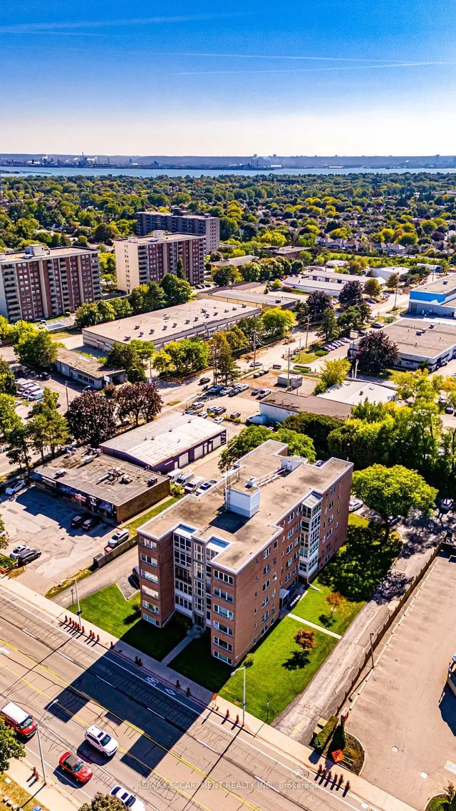 Additional image 34 of 824 Brant St Unit 8