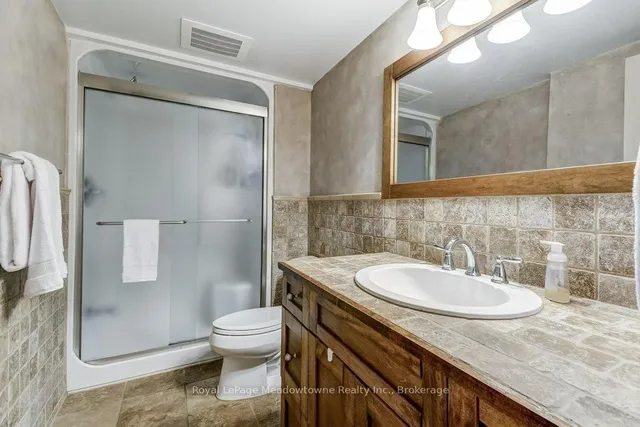 Additional image 36 of 61 Duncan Ave