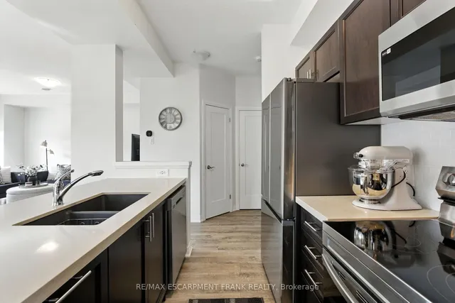 Additional image 22 of 9 Laguna Village Cres