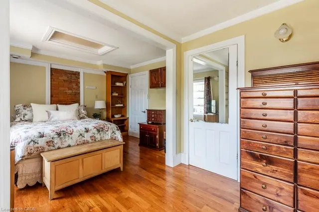 Additional image 24 of 174 Emerald St