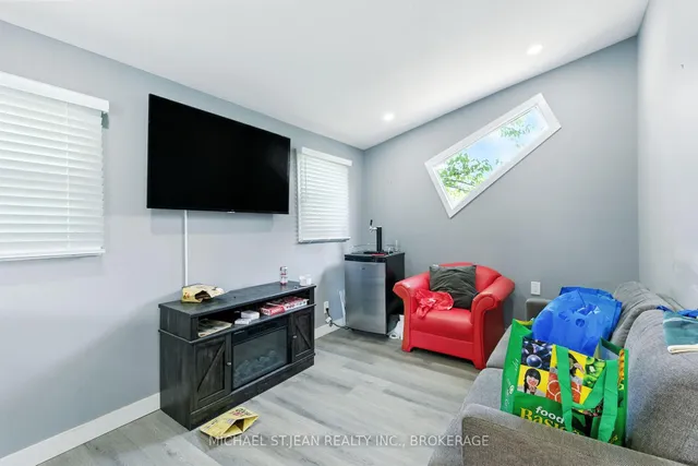 Additional image 11 of 74 East 14th St