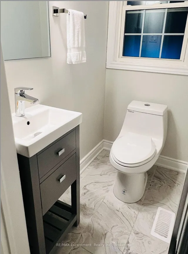 Additional image 15 of 350 East Side Cres