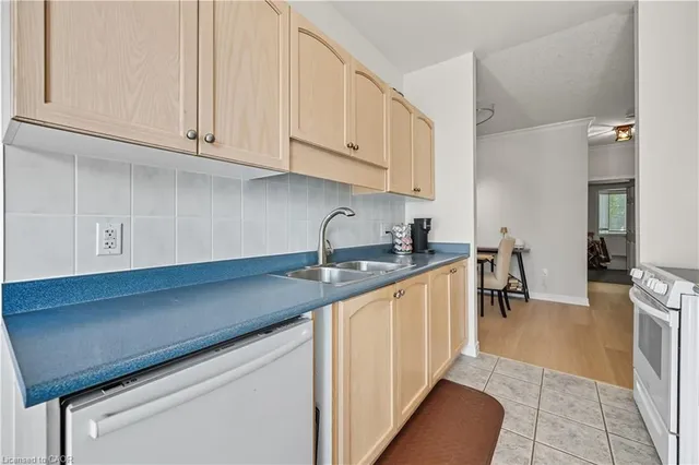 Additional image 21 of 55 Northern Breeze St Unit 33