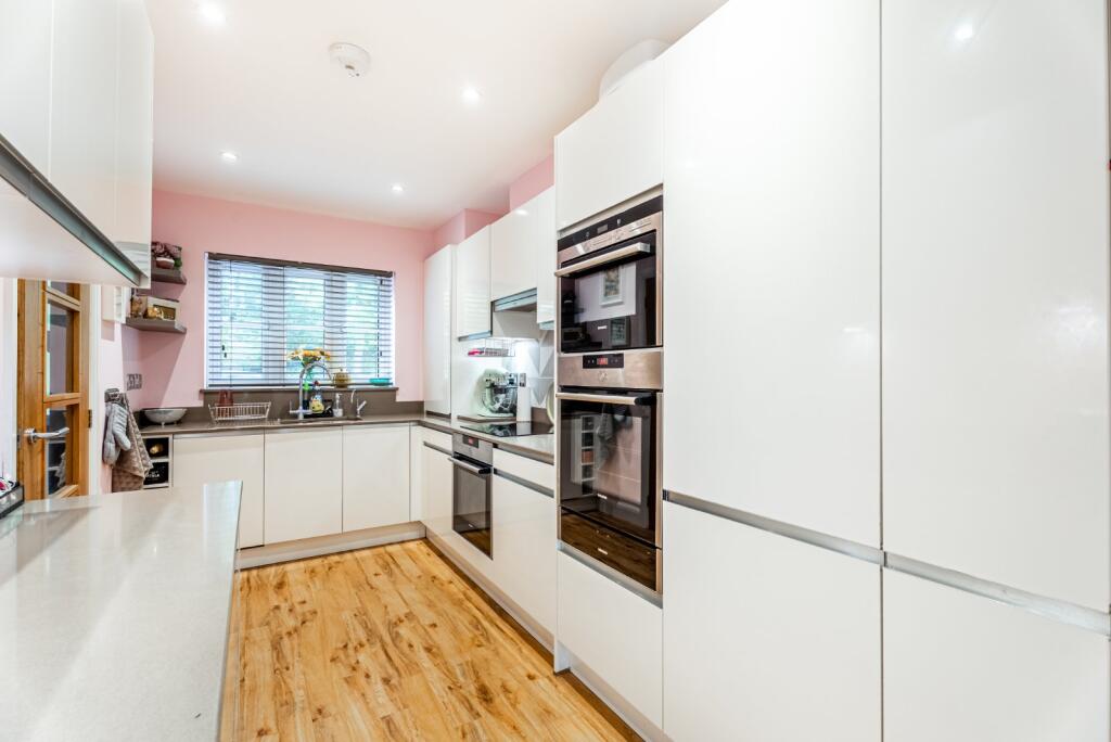 Additional image 3 of Heron Close, Wheathampstead, St. Albans, Hertfordshire, AL4