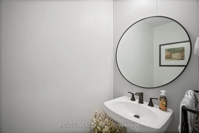 Additional image 18 of 2058 Brant St Unit 3