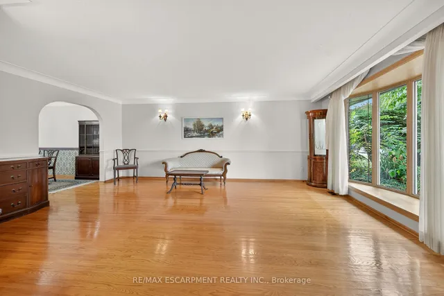 Additional image 5 of 36 Blanche Crt