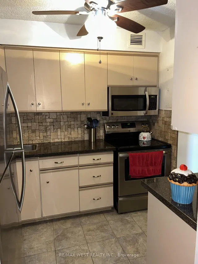 Additional image 5 of 975 Warwick Crt Unit 703