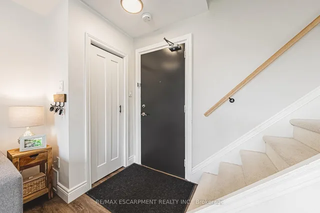 Additional image 8 of 469 Claridge Rd Unit 1