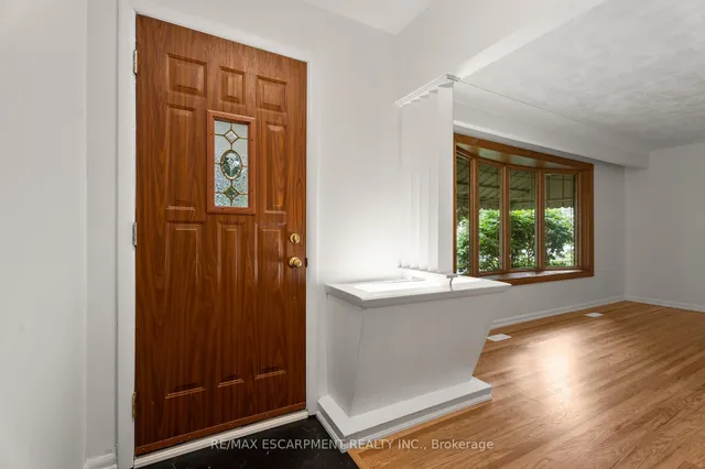 Additional image 3 of 98 Laurier Ave