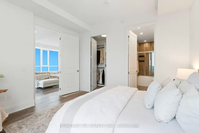 Additional image 19 of 2007 James St Unit 2002