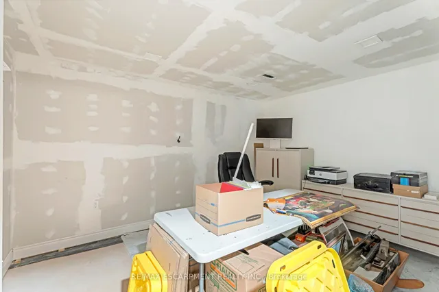 Additional image 35 of 60 Garinger Cres