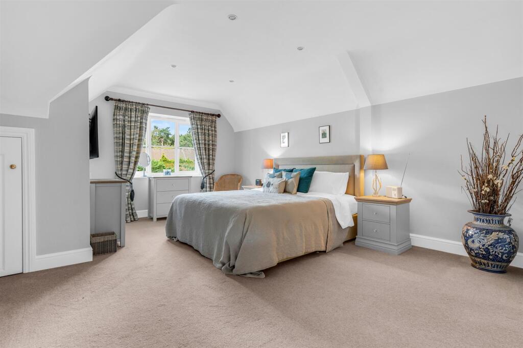 Additional image 10 of Canonsfield Road, Welwyn