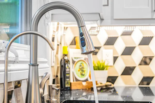 Additional image 17 of 106 Campbell Ave