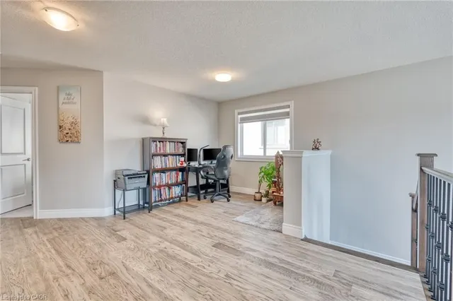 Additional image 17 of 16 Eringate Crt