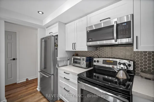 Additional image 16 of 2058 Brant St Unit 3