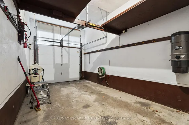 Additional image 36 of 98 Laurier Ave