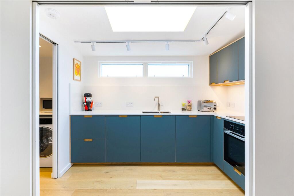 Additional image 4 of Avenue St. Nicholas, Harpenden, Hertfordshire, AL5