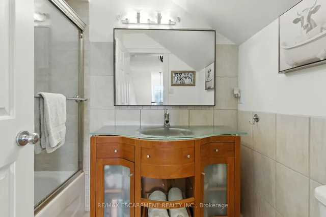 Additional image 34 of 24 Meander Clse