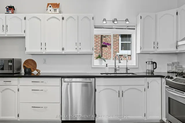 Additional image 16 of 33 Broadway Ave