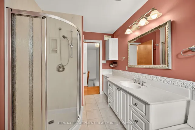 Additional image 27 of 36 Blanche Crt