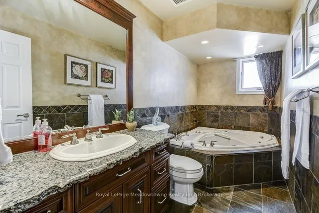 Additional image 25 of 61 Duncan Ave