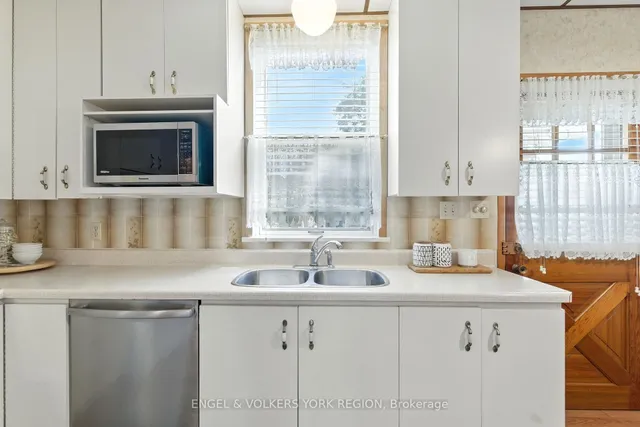 Additional image 11 of 484 John St