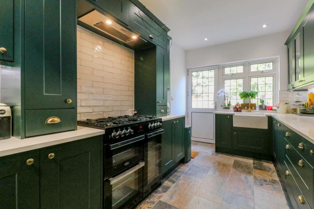 Additional image 9 of Georges Wood Road, Brookmans Park