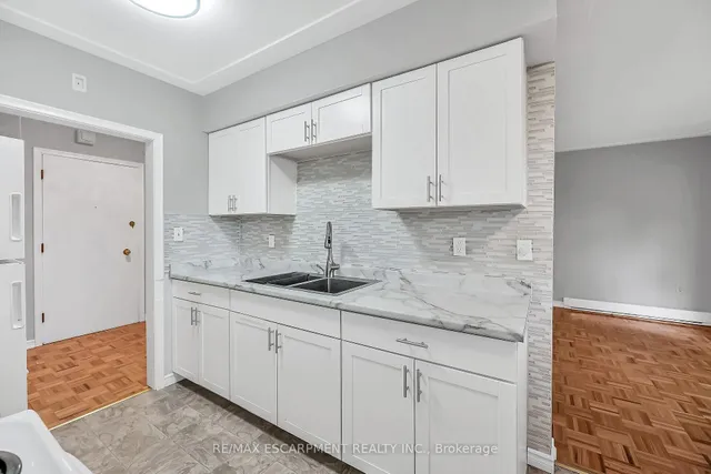 Additional image 16 of 11 Woodman Dr Unit 103