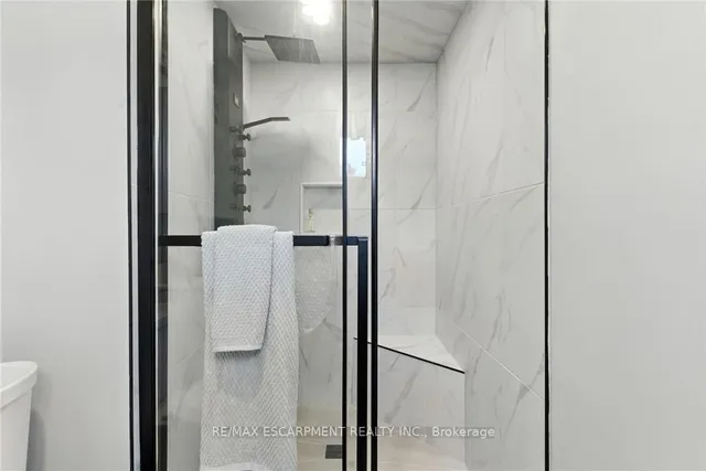 Additional image 21 of 360 Silverbirch Blvd