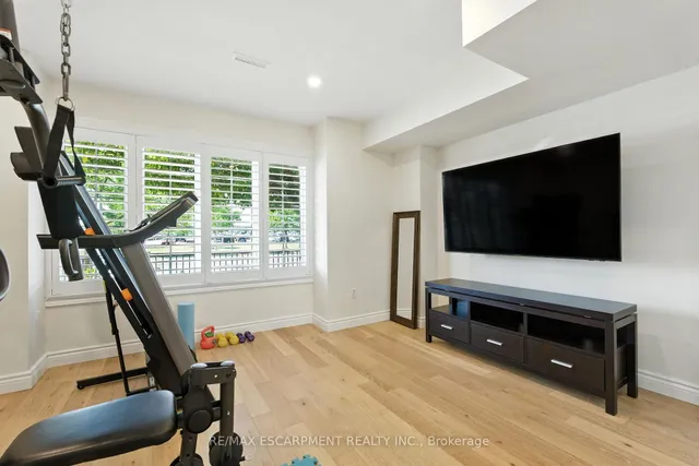 Additional image 7 of 5090 FAIRVIEW St Unit 48