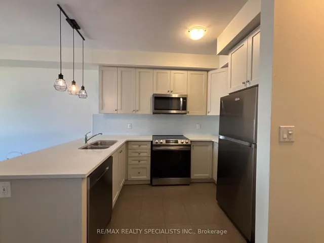 Additional image 7 of 590 North Service Rd Unit 135