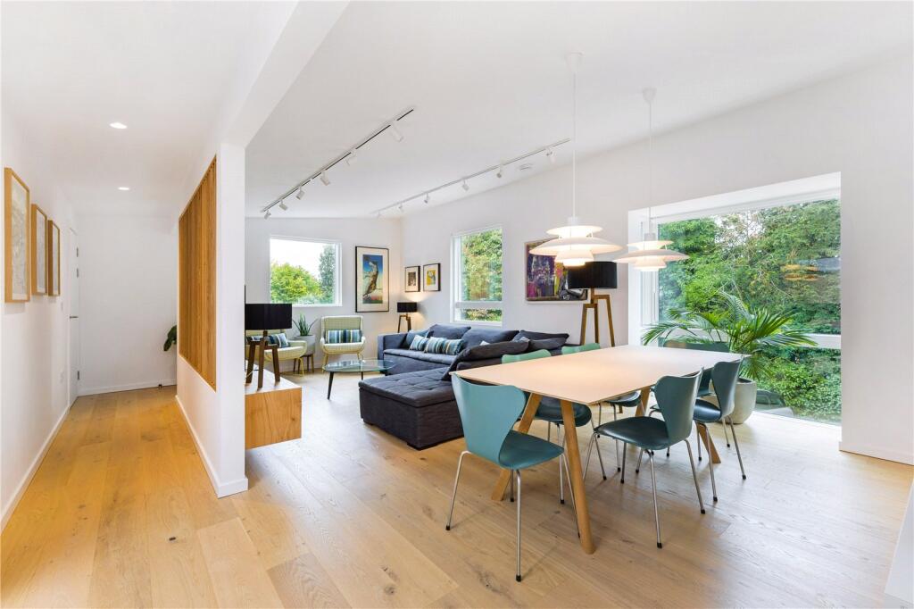 Additional image 3 of Avenue St. Nicholas, Harpenden, Hertfordshire, AL5