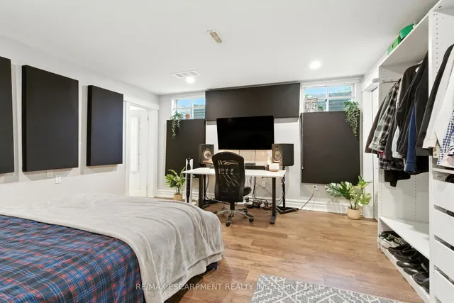 Additional image 41 of 24 Meander Clse