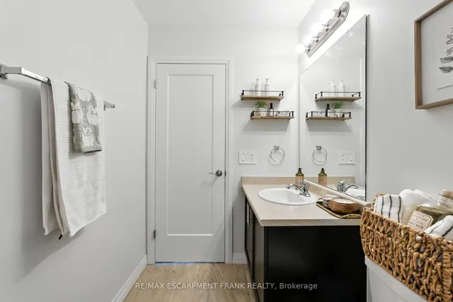 Additional image 43 of 9 Laguna Village Cres