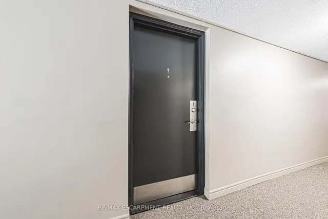 Additional image 7 of 469 Claridge Rd Unit 1