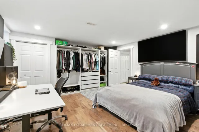 Additional image 40 of 24 Meander Clse