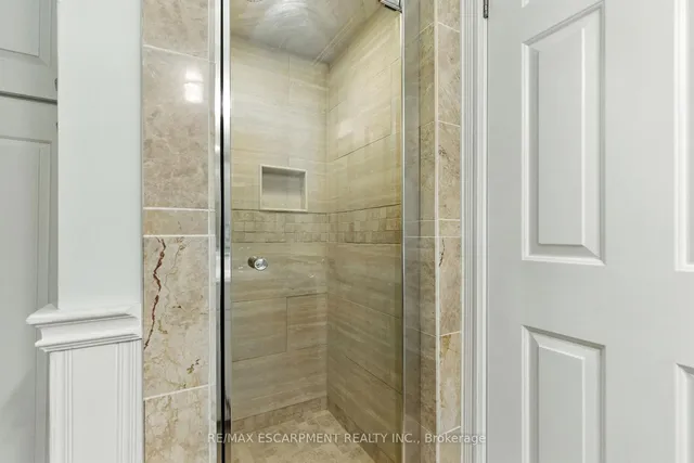 Additional image 26 of 24 Meander Clse