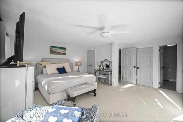 Additional image 33 of 2058 Brant St Unit 3