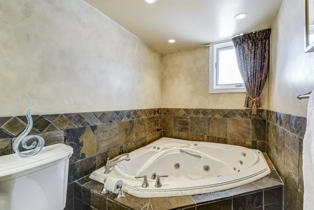 Additional image 27 of 61 Duncan Ave