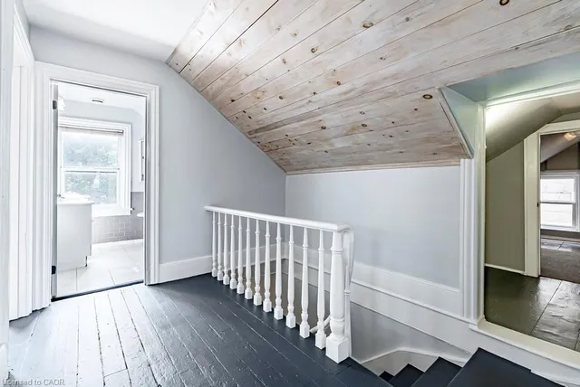 Additional image 25 of 499 Hughson St