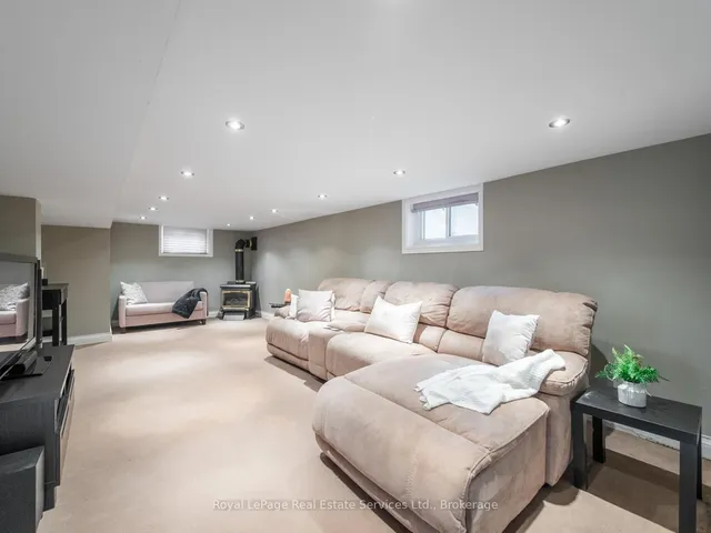 Additional image 31 of 938 King Rd