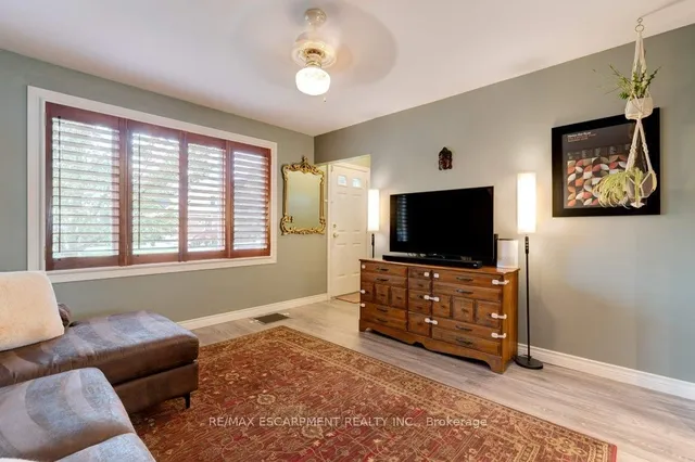 Additional image 4 of 275 Montrose Ave