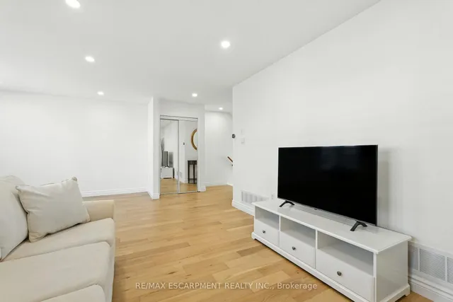 Additional image 21 of 5090 FAIRVIEW St Unit 48