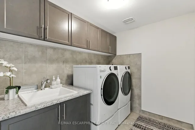 Additional image 37 of 15 Robarts Dr